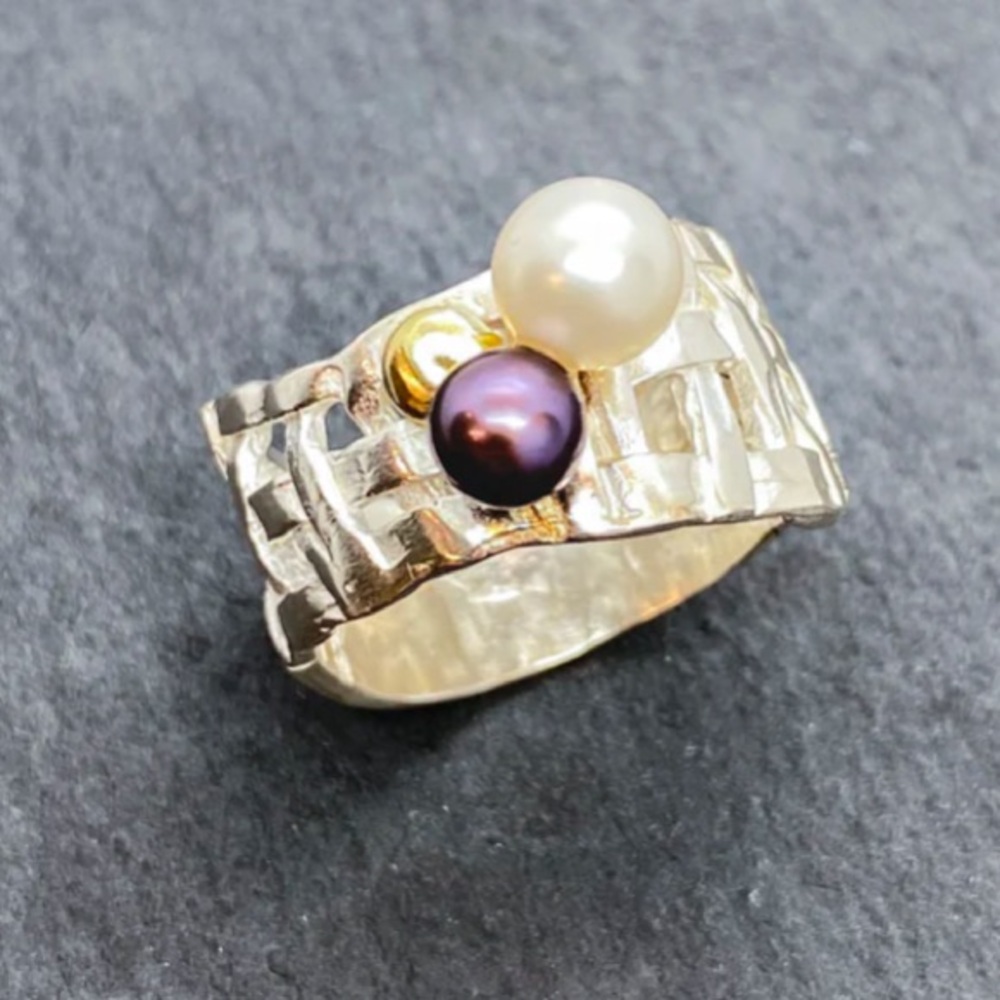 Chi’s Gold & Silver Pearl Ring - Picture 1 of 13